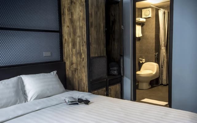 The Chi Novel Hostel - photo 2