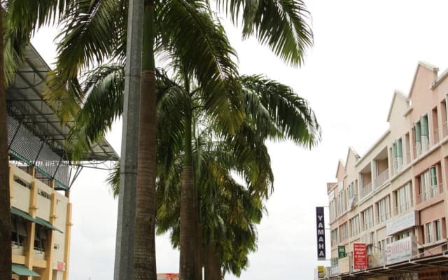 Borneo Seaview Hotel - photo 4