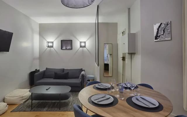 Apartment Located in the Center of Paris - photo 5