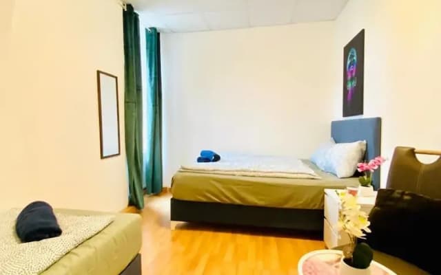 Stylish Shared 3-Bedroom Stay Near City - photo 3