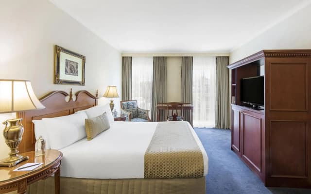 Canterbury International Hotel - photo 3