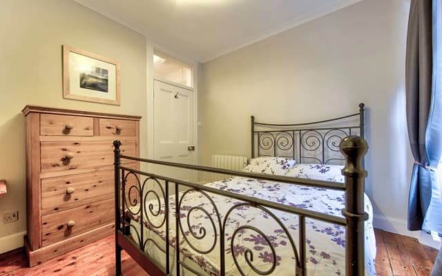 Central New Town Flat, Near Princes Street - photo 4