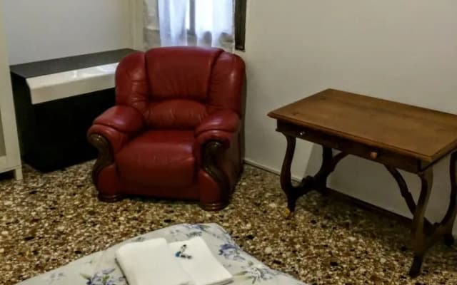 Venice Canal View Apartment - photo 5