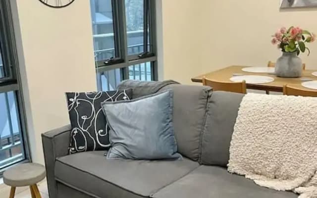 Morgan Place Central Melbourne CBD Apartment on Flinders Lane Late Check-out Complimentary Welcome Hamper - photo 2