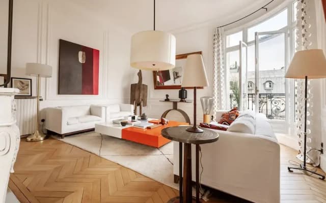 Prestigious Apartment Near the Trocadero - photo 2