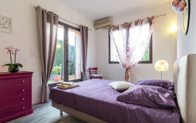 A Gorgeous, 2-bedroom Apartment in a Villa With Beautiful sea View and - photo 2