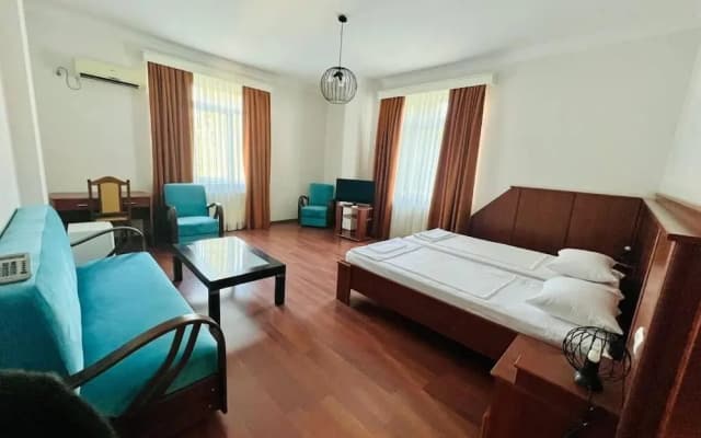 Hotel Aristocrat - photo 3