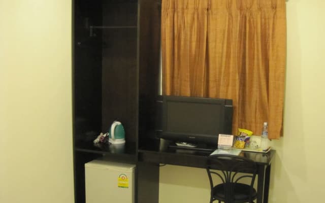 The Bang Khun Phrom Suites - photo 4