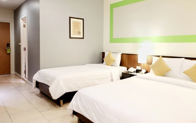 Hotel De Bangkok - photo 4