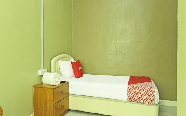Oyo 90639 Hotel Azimah - photo 3