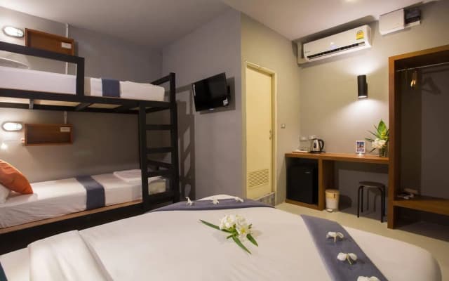Holiday Station Hostel - photo 5