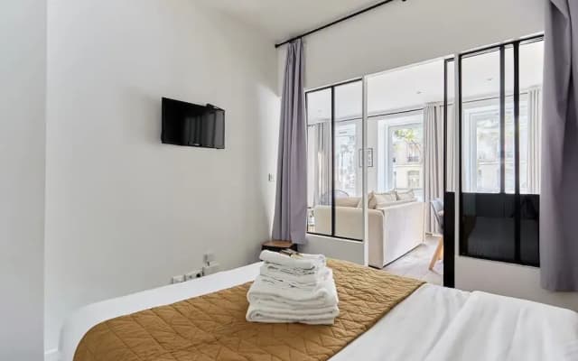 Apartment 2 Bedrooms Center of Paris - photo 4