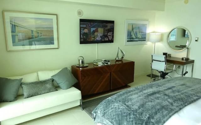 Ocean Million Dollar View Studio + Balcony #2 - photo 5