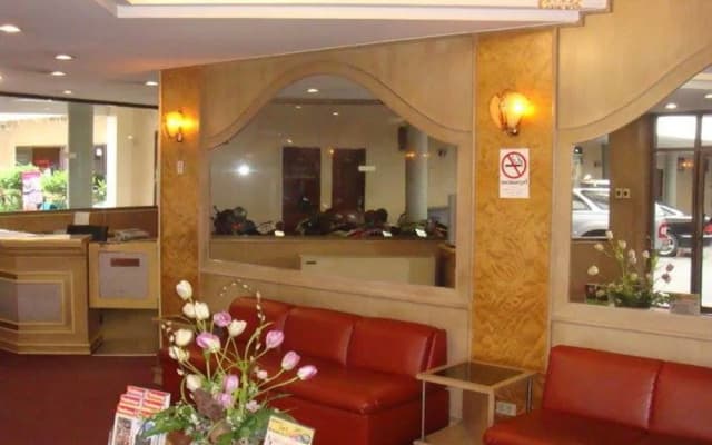 Green Hotel - photo 2