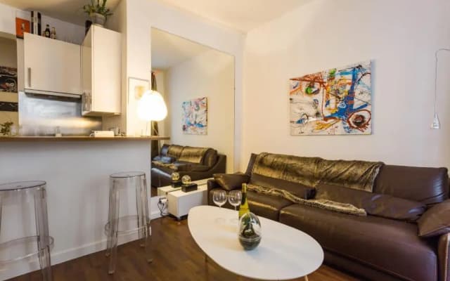Artsy Flat for 2 Near Opera - photo 2