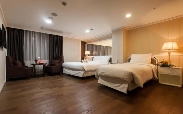 Pharos Hotel - photo 3