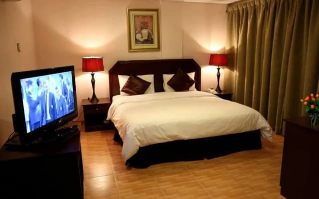 Falcon Hotel Apartments - photo 5