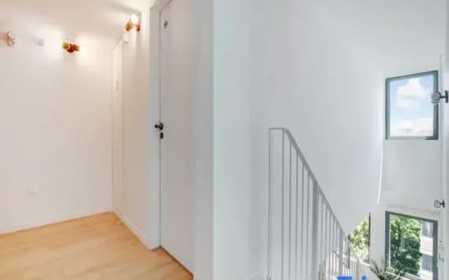 Room 905 in a premium residence- Sport/Lavatory - photo 2