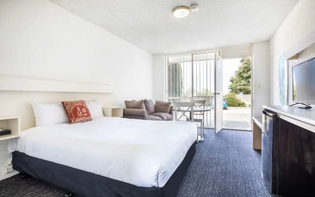 The Mulgrave Motel - photo 2