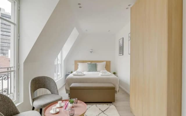 162 Suite Benjamin Luxury 1 BDR APT New Paris - photo 2