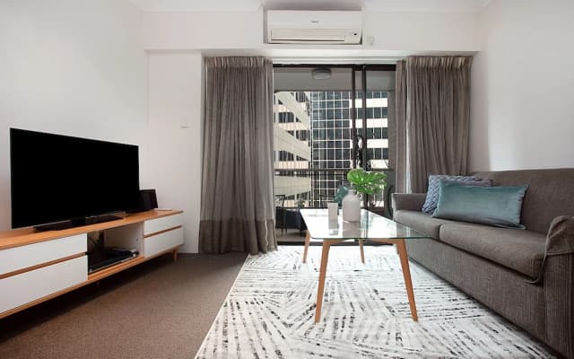 York St Apartment - photo 4