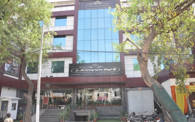 Hotel S K Crown Park - photo 4