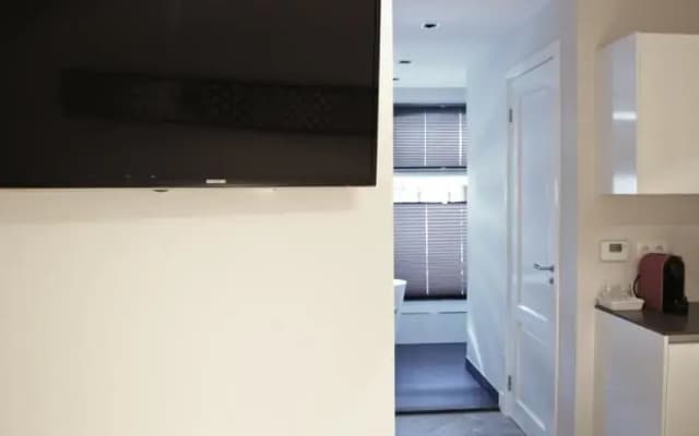 Modern Studio in a Central Location - photo 2