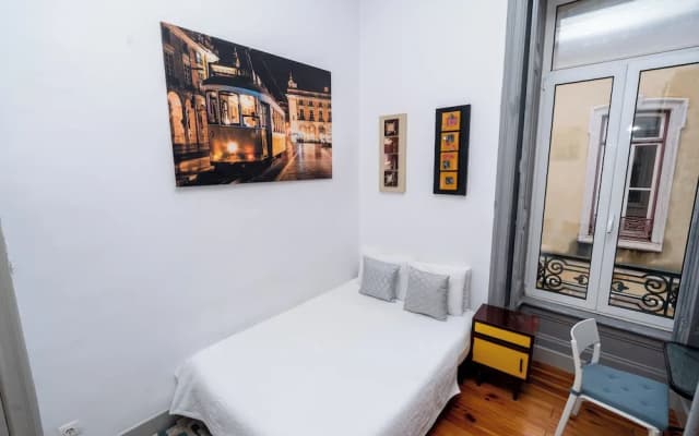 Studio Apartment Located Central Lisbon - photo 2