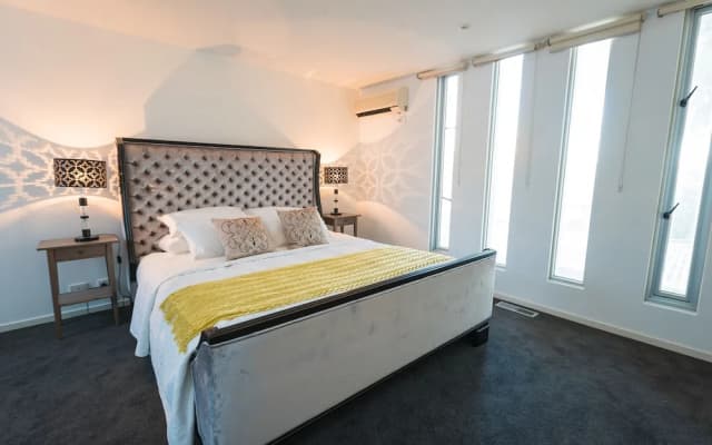 By Concierge - 'Daphne' DESIGNER Abode - photo 5