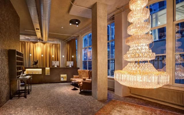 Hotel V Nesplein - photo 2
