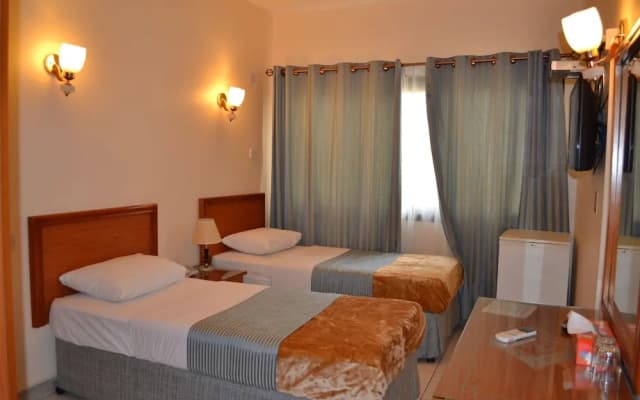 Tara Hotel - photo 3