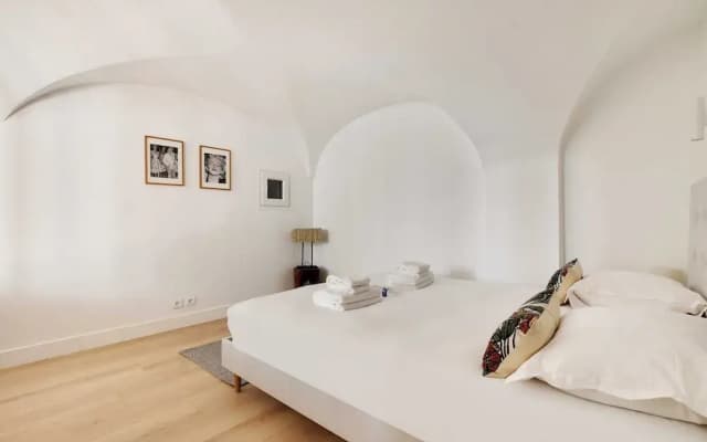 Authentic Apartment - 2br/4p - Monnaie - photo 2