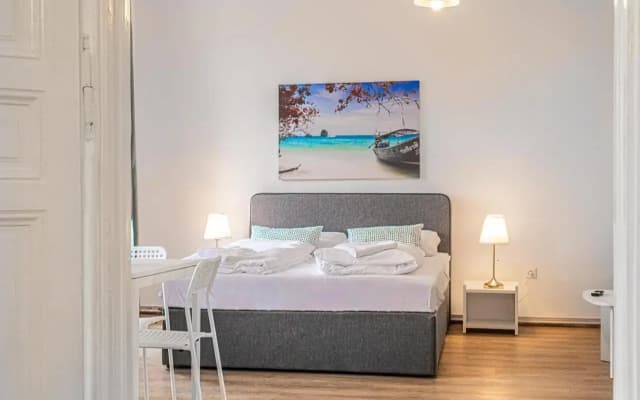 Pleasing 2BR Apt. AKH-Perfect for Groups - photo 4