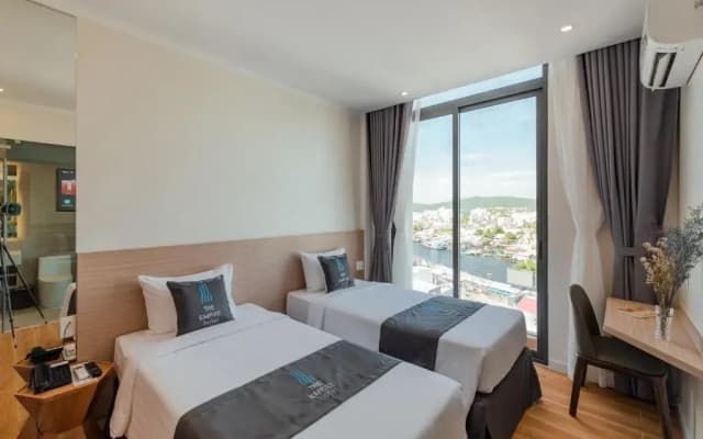 The Empire Hotel - photo 2