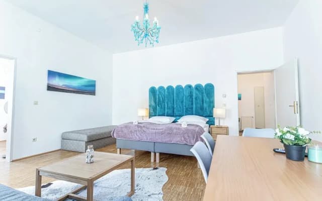 Elegant Spacious 2BR City Center Stay - photo 2