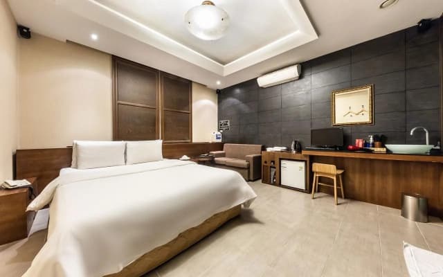 Ritz Seoul Hotel - photo 3