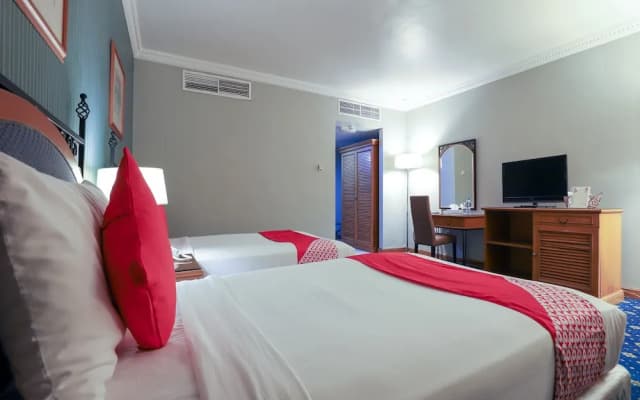 City Plaza Hotel by OYO Rooms - photo 3