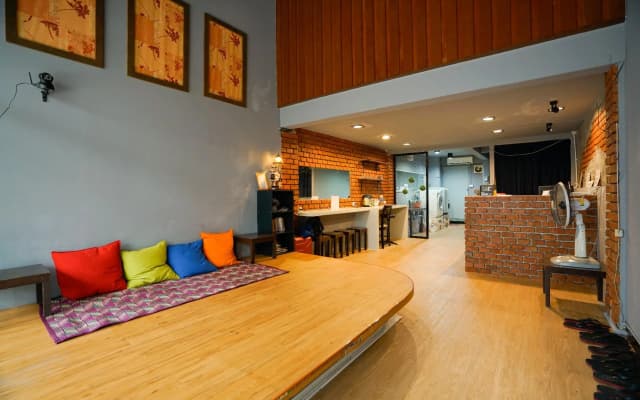 The Urban Age Hostel - photo 2