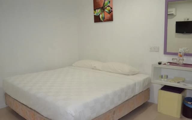 Lavender Hotel Teluk Intan - photo 3