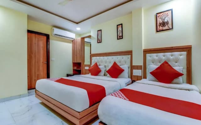 Hotel Sarthak Palace - photo 3