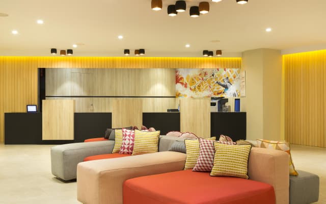 Citadines Ramblas Barcelona - photo 2