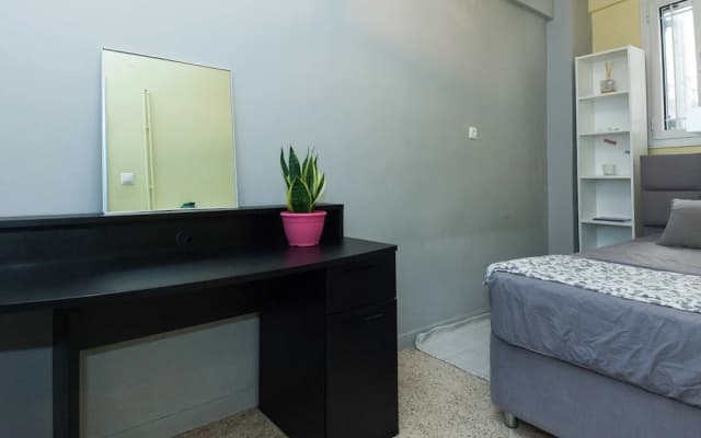 Modern 2 Bd Kipseli Hideaway Patio Apt - photo 5