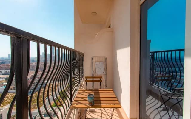 Travertine studio with stadium views - photo 5