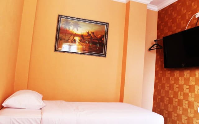 Twins Hotel Manggadua - photo 3