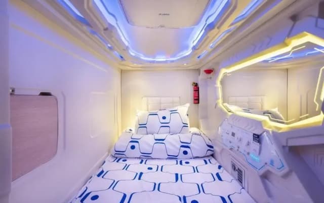 Space Station Hostel - photo 5
