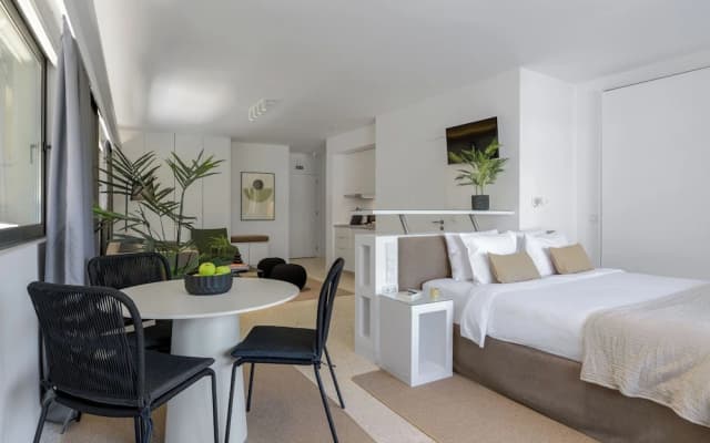 Momo Suites Acropolis by Aura Homes - photo 2