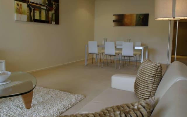 Executive Elwood Apartment - photo 5