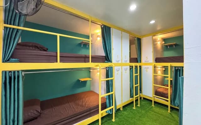 Banana Bunkhouse Hostel - photo 2