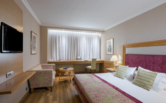 Divani Caravel Hotel - photo 4