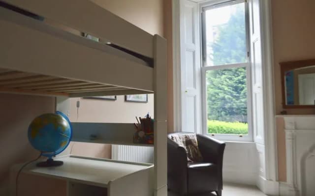 3 Bedroom Family Flat in Newington With Garden - photo 4